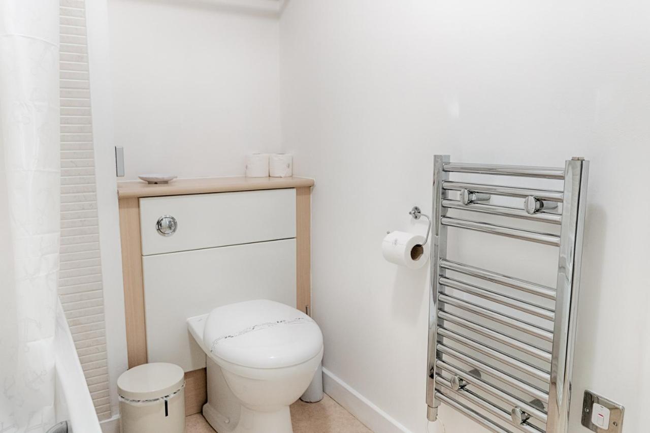 Appartamento Parking, Balcony, Fully Equipped Kitchen Swansea Esterno foto