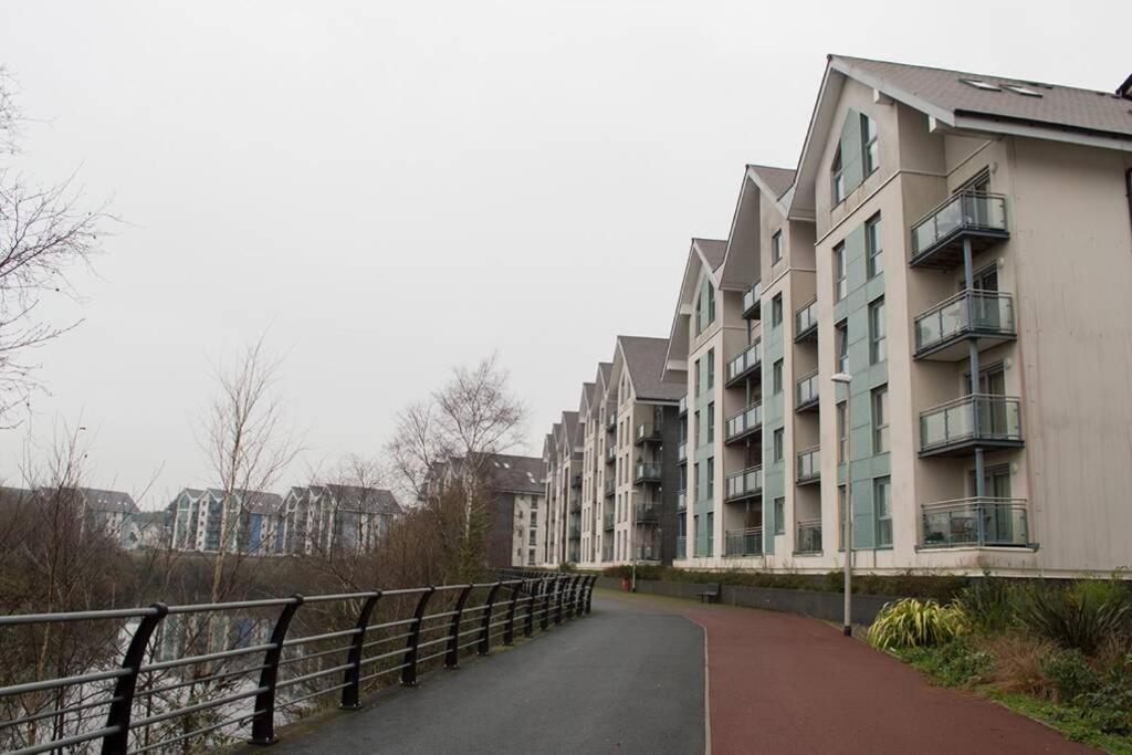 Appartamento Parking, Balcony, Fully Equipped Kitchen Swansea Esterno foto