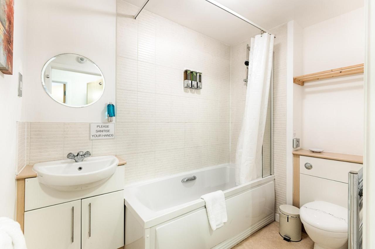 Appartamento Parking, Balcony, Fully Equipped Kitchen Swansea Esterno foto