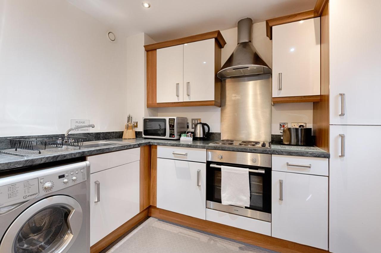 Appartamento Parking, Balcony, Fully Equipped Kitchen Swansea Esterno foto