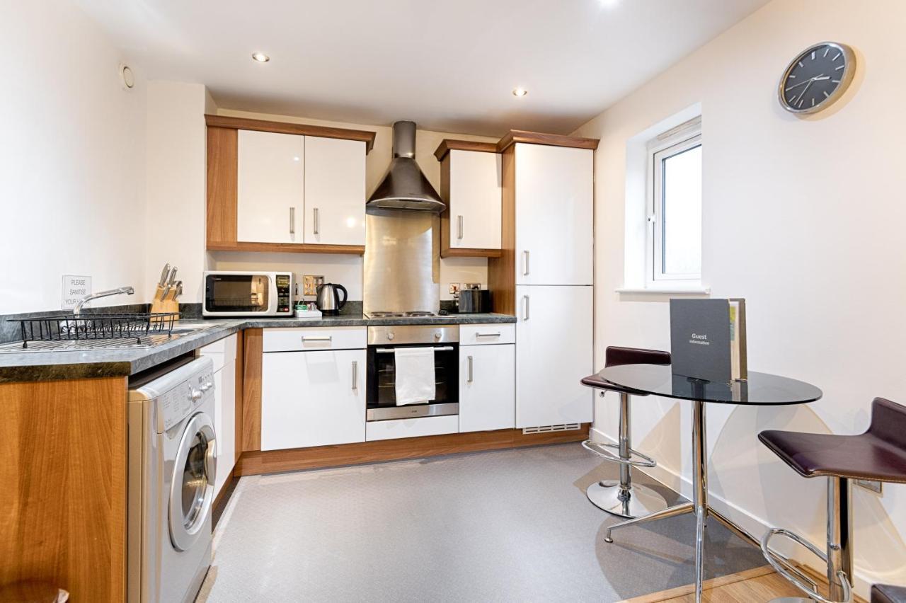 Appartamento Parking, Balcony, Fully Equipped Kitchen Swansea Esterno foto