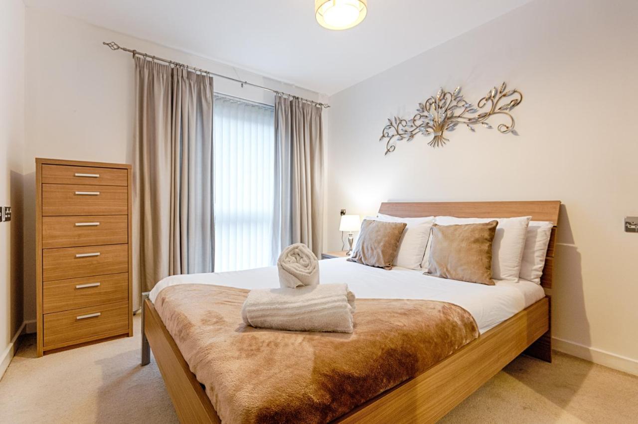 Appartamento Parking, Balcony, Fully Equipped Kitchen Swansea Esterno foto