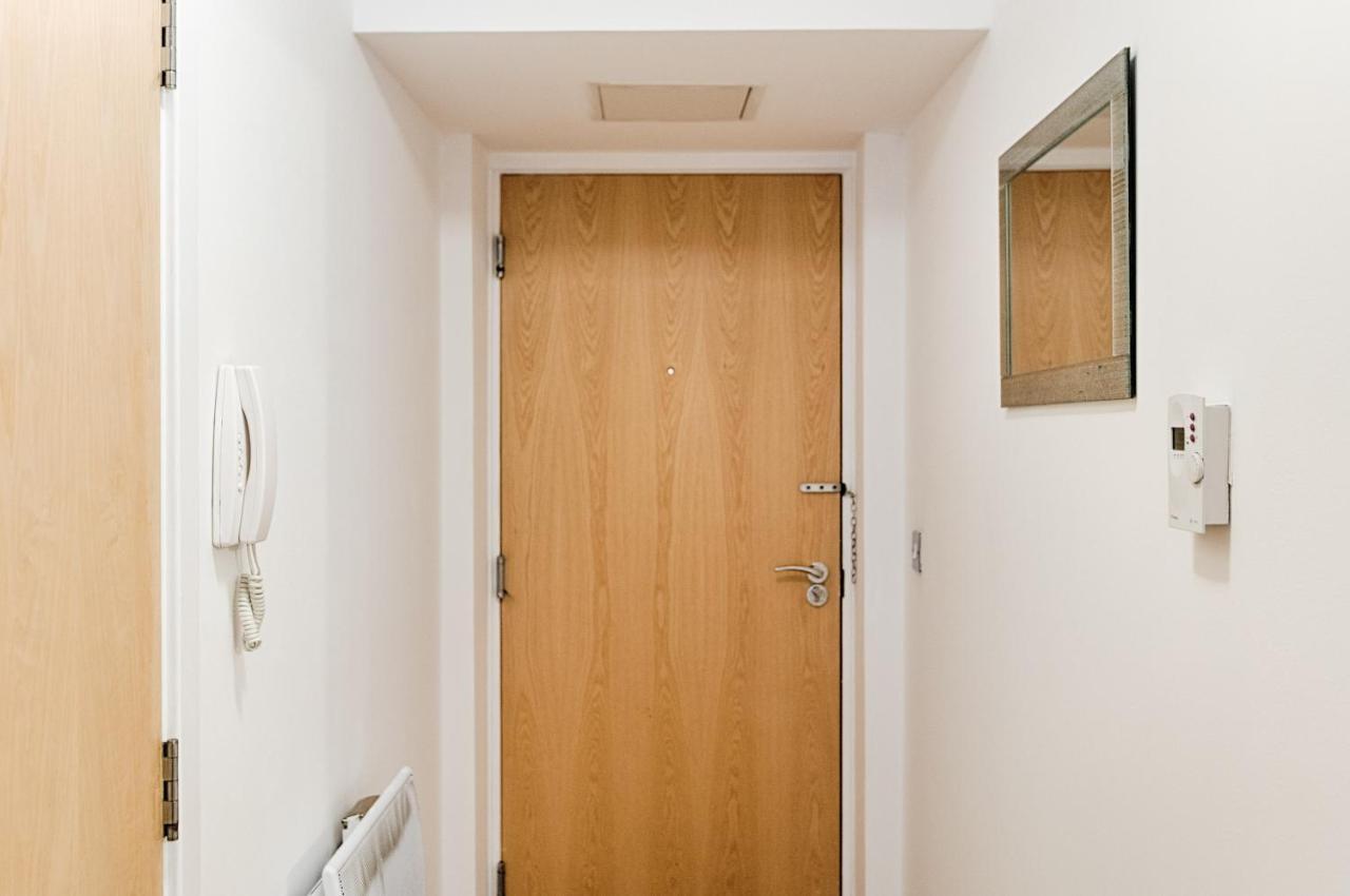 Appartamento Parking, Balcony, Fully Equipped Kitchen Swansea Esterno foto